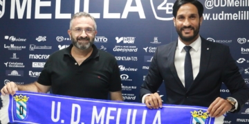 El presidente de la UD Melilla junto al nuevo entrenador melillense.