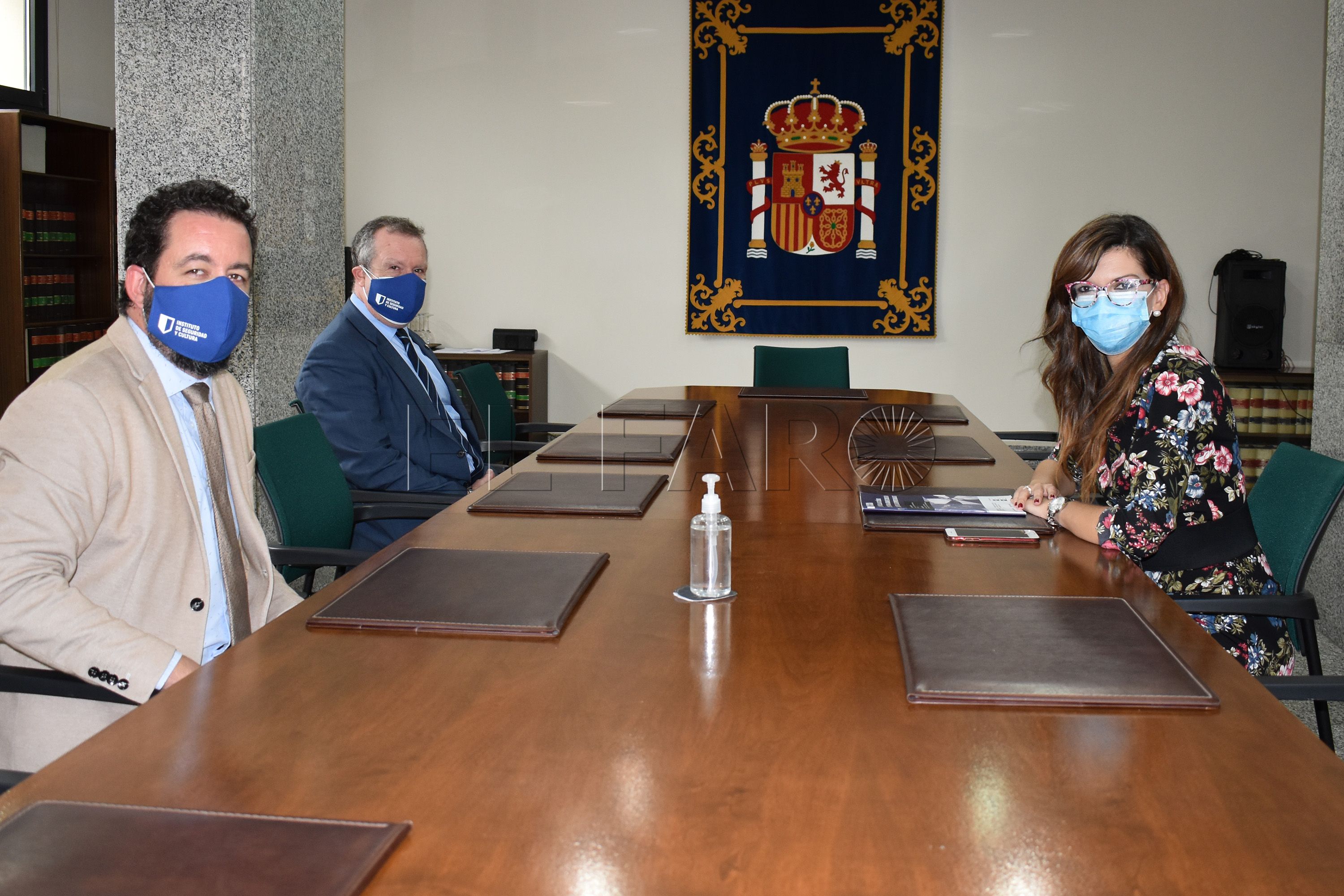 Entregan a la delegada el informe del Observatorio de Ceuta y Melilla