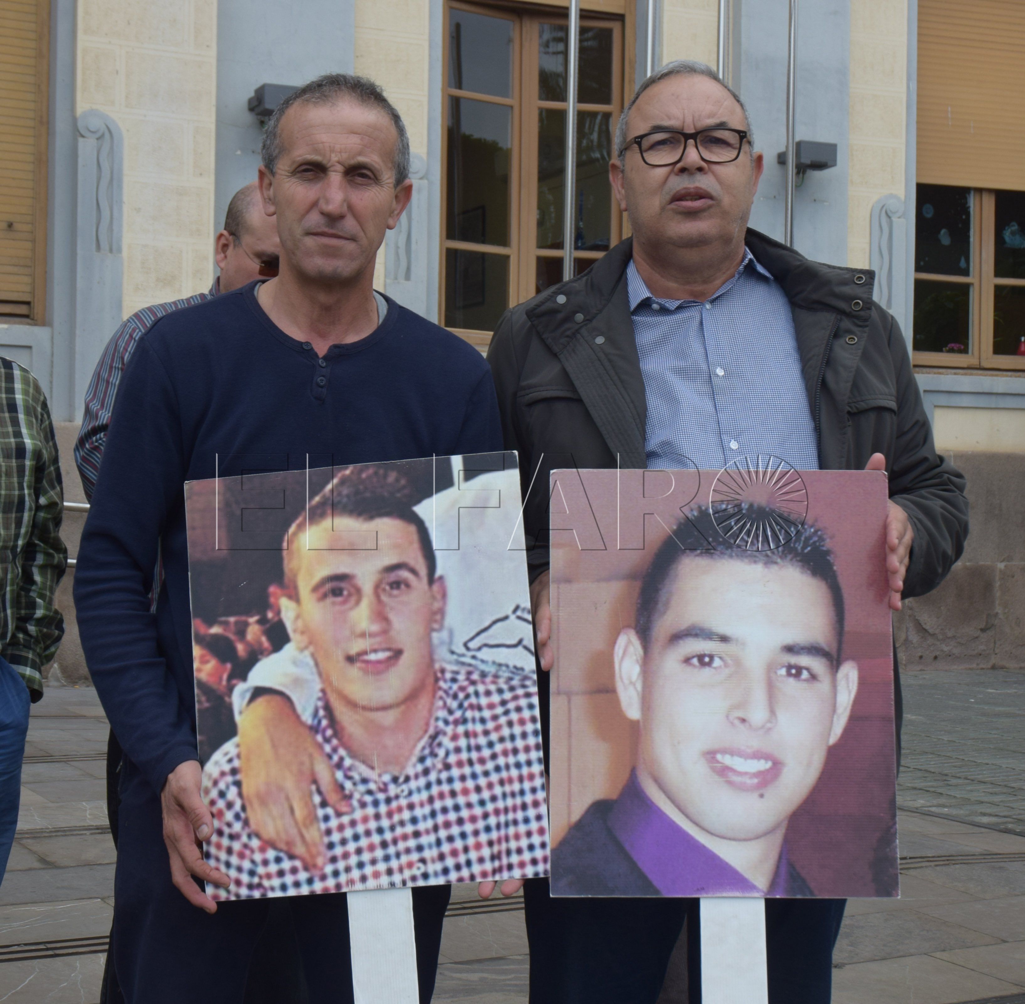 Minuto de silencio por Emin y Pisly desde los hogares de los melillenses