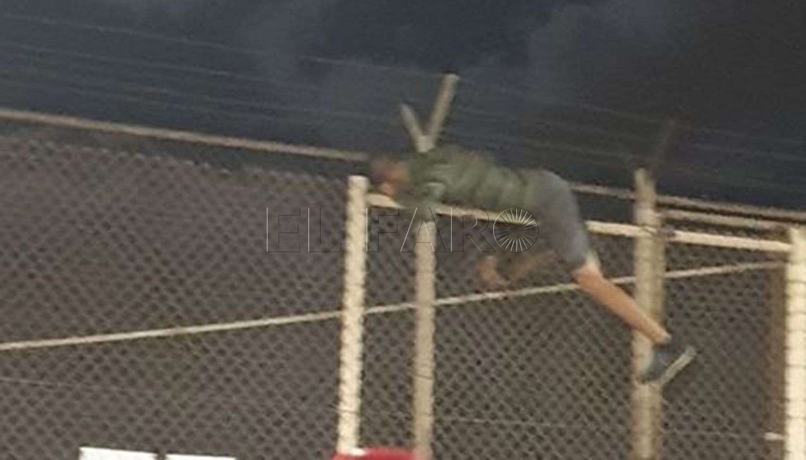 Entrada de migrantes por el vallado de Dique Sur y frontera de Beni Enzar