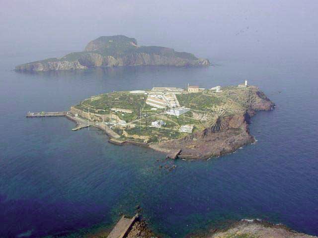 Trasladados a Melilla dos inmigrantes que llegaron a las islas Chafarinas