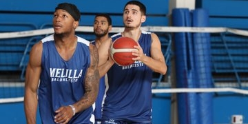 Los jugadores melillenses, en la sesión de entrenamientos en el día de ayer.
