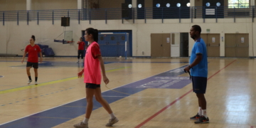 El técnico de la escuadra melillense, en una de las sesiones de entrenamiento,