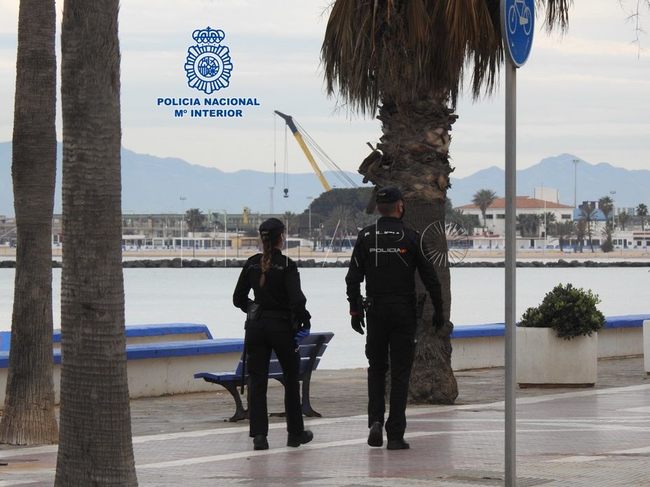 La Policía Nacional empieza a poner multas a los corredores que vayan sin mascarilla