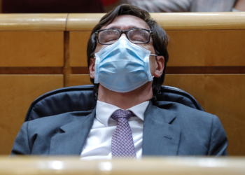 MADRID 20/10/2020.- El ministro de Sanidad Salvador Illa, durante la sesión de control al Gobierno, este martes en el Pleno del Senado, en Madrid.- EFE/Emilio Naranjo