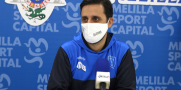 Alejandro Alcoba atendió ayer a los medios de comunicación.