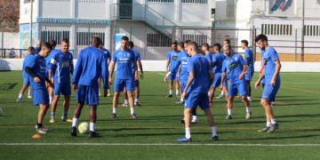 Como viene siendo habitual en el primer entrenamiento semanal, los jugadores se dividieron en grupos, por un lado los que jugaron el domingo y por el otro el resto.