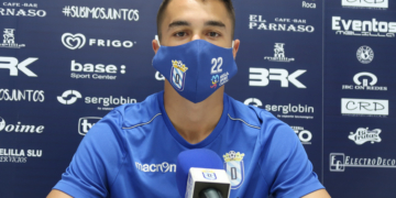 El lateral diestro Adrià Altimira fue el encargado de acudir ayer a la sala de prensa.