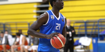El pívot senegalés Ablaye Mbaye piensa que recibieron un castigo demasiado alto en la cancha del Leyma Coruña.