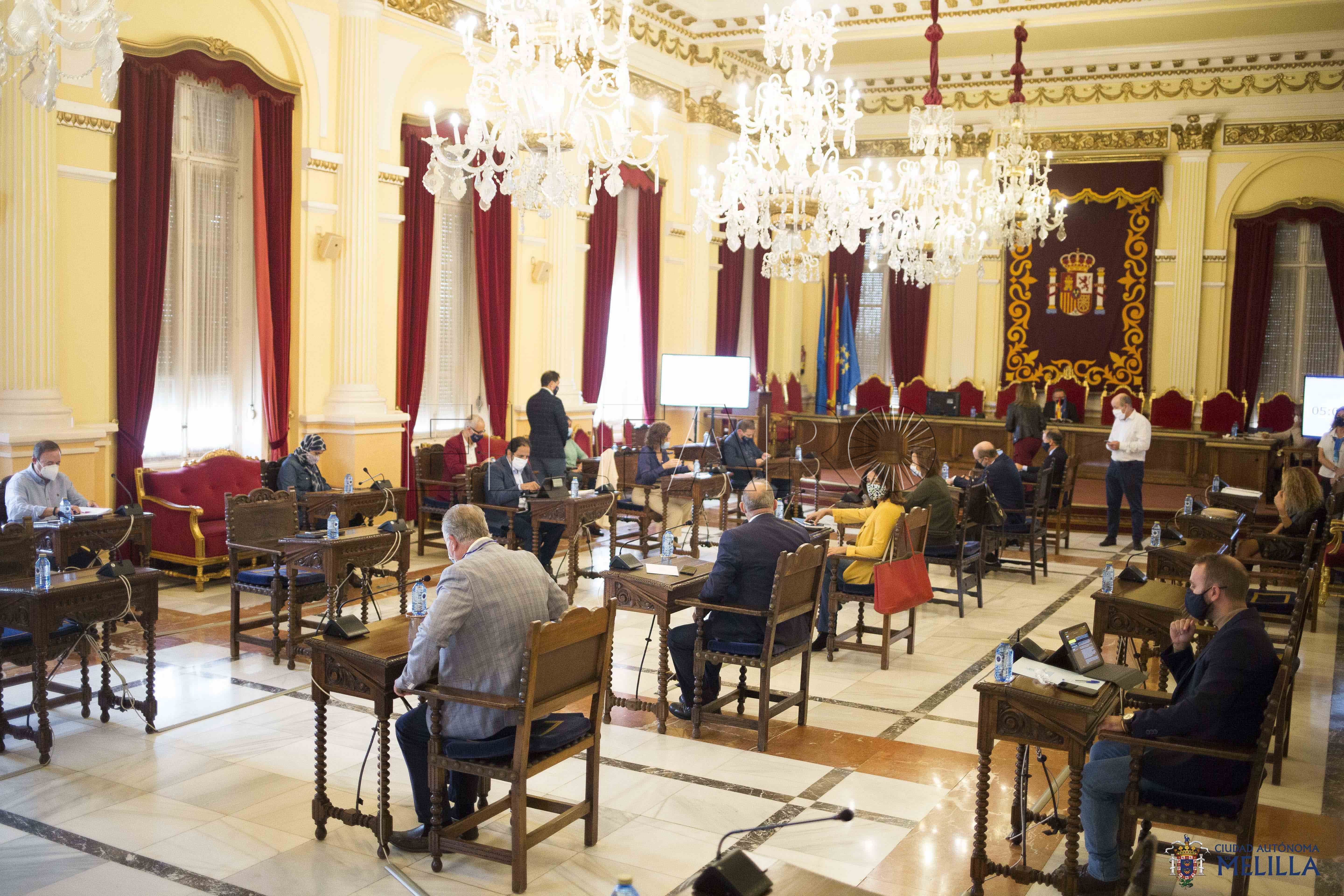 El PP: el Gobierno “hace el ridículo” por retirar un punto del orden del día