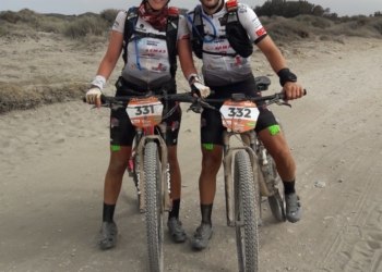 Lorena Jiménez junto a Nacho Herrera, antes del inicio de una de las etapas.