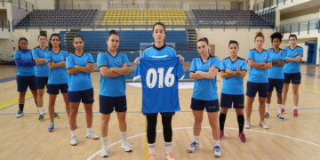 Foto de familia de todos las jugadoras de la primera plantilla del cuadro melillense.