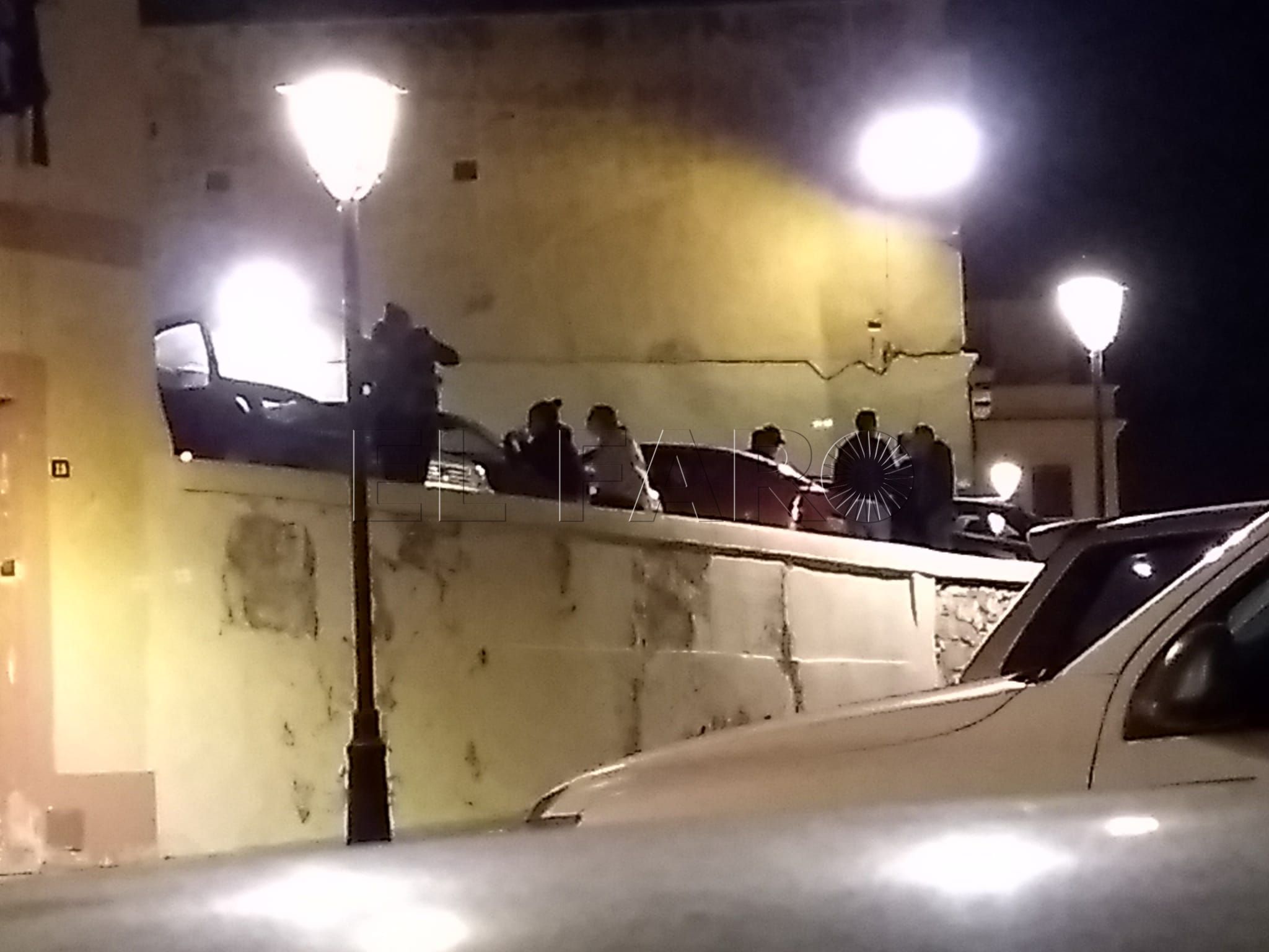 Decenas de personas ‘se entanan’ en los aparcamientos de Melilla La Vieja