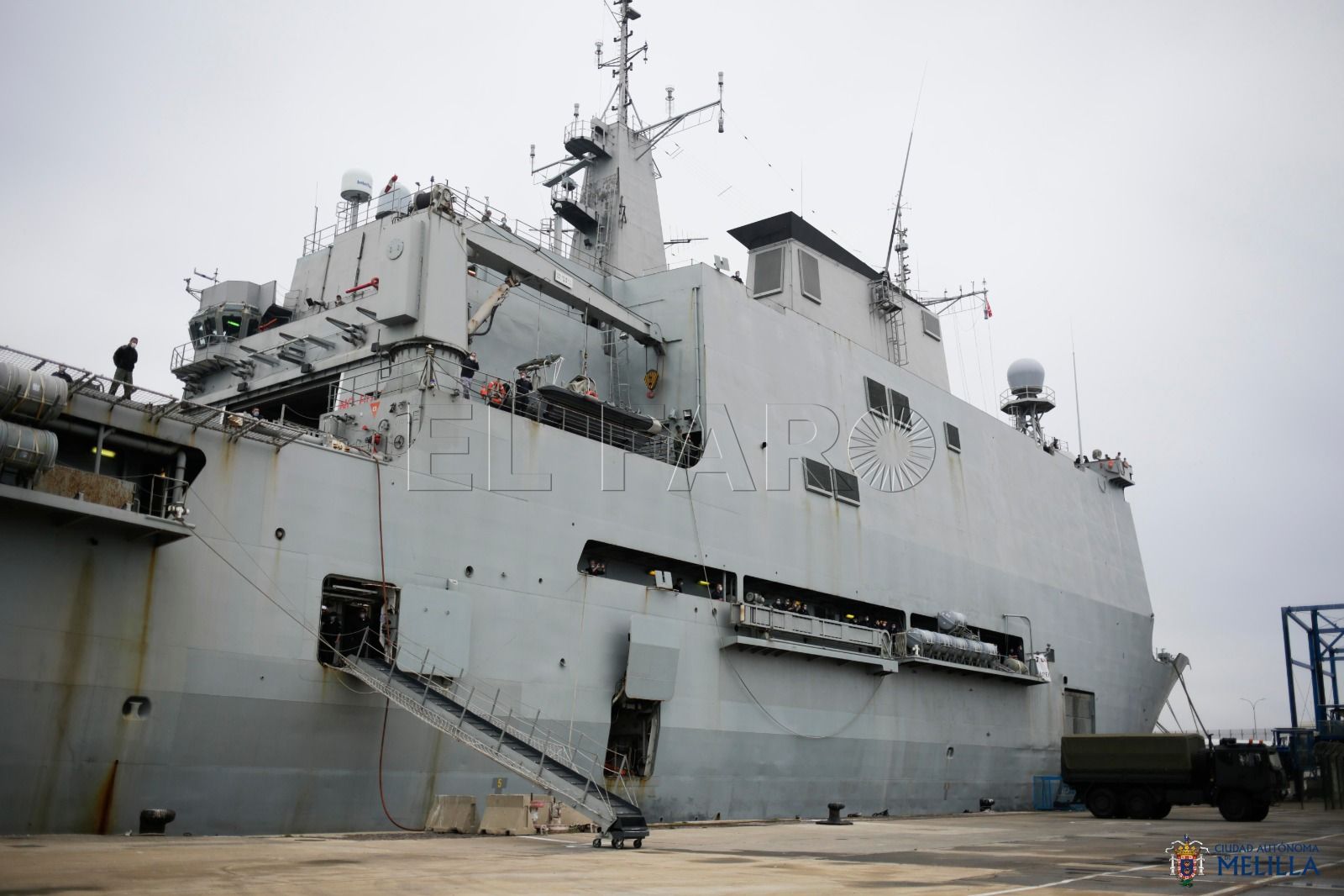 Robles mandará el buque Galicia si así lo acuerdan Melilla y Sanidad