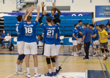 Jugadores de la escuadra melillense, en la celebración de uno de los puntos.