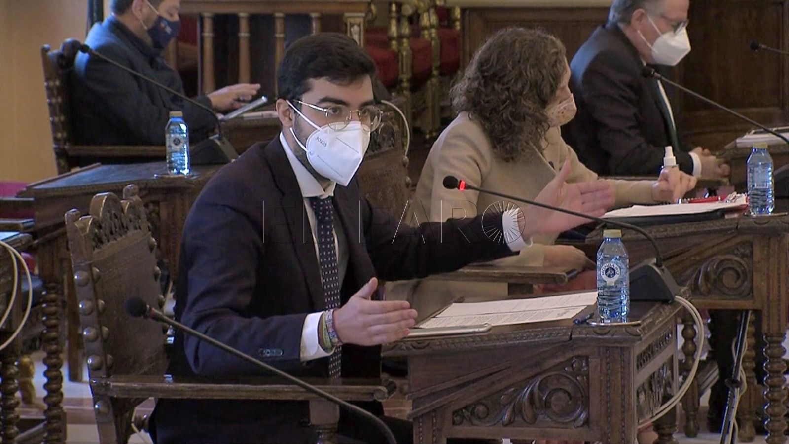 Mohand a Vox: “Explique cómo se abre la hostelería y se confina a la población”