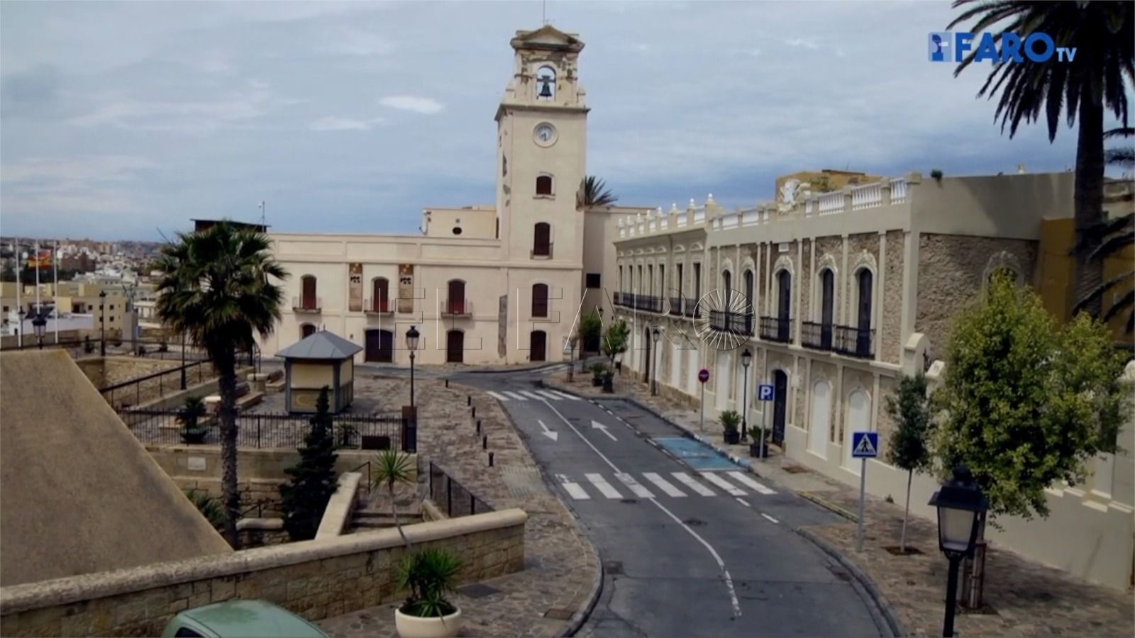 Un autobús prestará servicios turísticos por Melilla la Vieja, el Centro y el Litoral