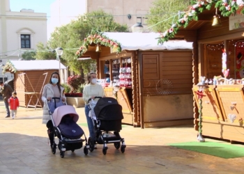 El mercadillo navideño, una oportunidad para pasear y buscar regalos de Navidad