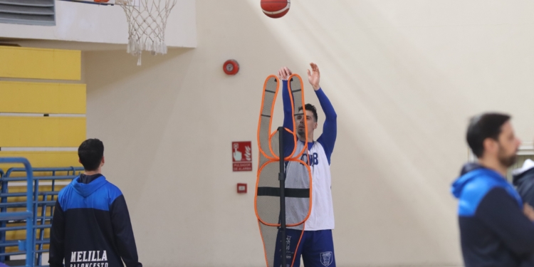 La plantilla melillense junto a Dedovic terminan el año de entrenamientos