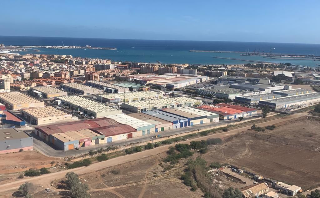 La Policía Nacional desaloja un fiesta privada en las naves del Dique Sur