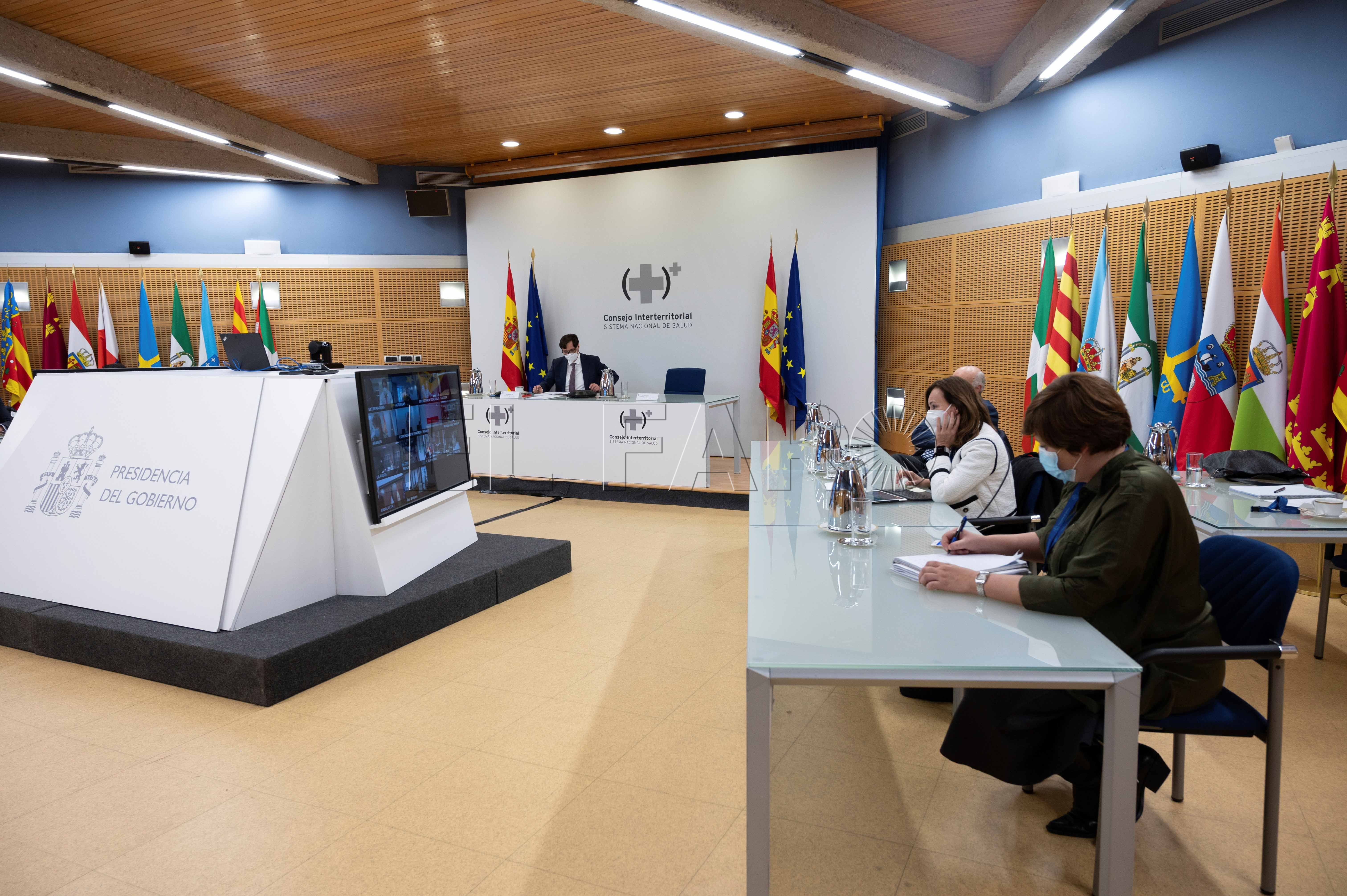 El ministro de Sanidad, Salvador Illa (c-i), durante el Consejo Interterritorial del Sistema Nacional de Salud, este miÈrcoles. EFE/Moncloa/Borja Puig De La Bellacasa