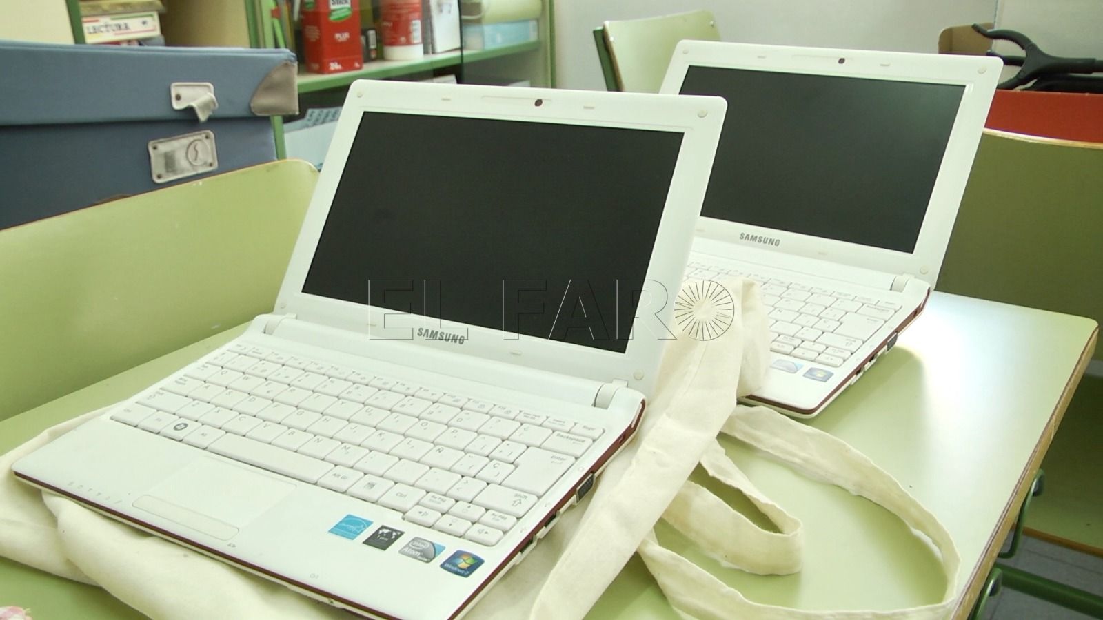 Podemos dice que Educación da "excusas" sobre la adquisición del material electrónico escolar