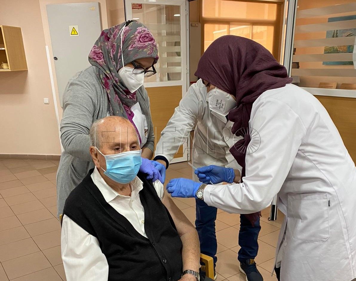 Comienza la vacunación de los mayores de la residencia