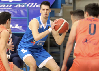 El alero bosnio pudo disfrutar de minutos de juego en el partido frente al Liberbank Oviedo Baloncesto, que finalizó con derrota de la escuadra melillense.