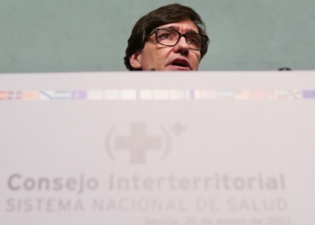 Fotografía cedida por la Junta de Andalucía del ministro de Sanidad, Salvador Illa, durante una rueda de prensa tras la reunión del Consejo Interterritorial del Sistema Nacional de Salud que ha tenido lugar en el Palacio de San Telmo, sede del ejecutivo andaluz en Sevilla. EFE/Jesús Morón/Junta de Andalucía