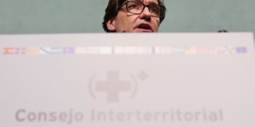 Fotografía cedida por la Junta de Andalucía del ministro de Sanidad, Salvador Illa, durante una rueda de prensa tras la reunión del Consejo Interterritorial del Sistema Nacional de Salud que ha tenido lugar en el Palacio de San Telmo, sede del ejecutivo andaluz en Sevilla. EFE/Jesús Morón/Junta de Andalucía