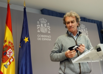 GRAF9309. MADRID, 11/01/2021.- El coordinador del Centro de Alertas y Emergencias Sanitarias, Fernando Simón, ofrece una rueda de prensa de seguimiento de la pandemia por la covid-19 en el Ministerio de Sanidad en Madrid, este lunes. EFE/Chema Moya