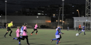 Jóvenes jugadores de nuestra ciudad, en la práctica deportiva.