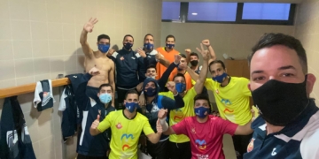 Los melillenses, en una de las celebraciones por una victoria sumada.