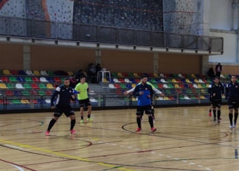 Jugadores melillenses, en una rueda de calentamiento.