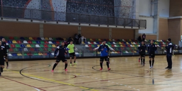 Jugadores melillenses, en una rueda de calentamiento.