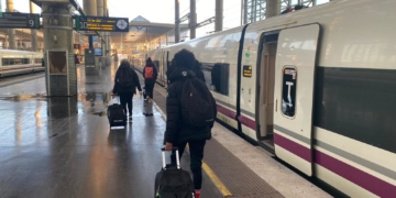 Las jugadoras melillenses, antes de tomar el AVE en Madrid.