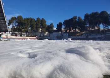 Nieve que había acumulada en el terreno de juego del cuadro de Villarrobledo.