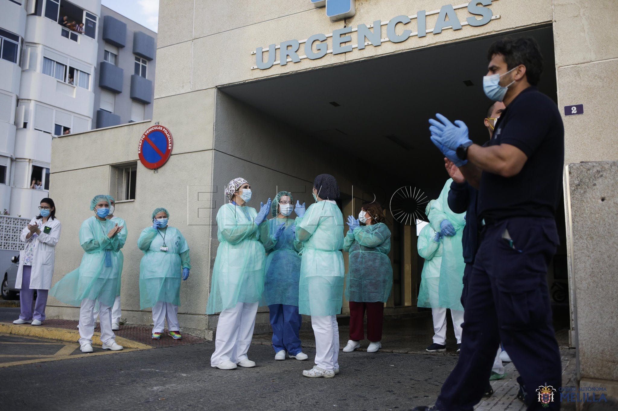 Los médicos solicitan aumentar la vacunación y más control de los positivos