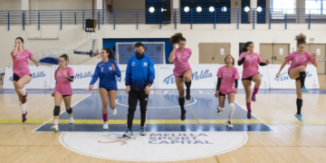 Jugadoras de la escuadra melillense, en uno de sus calentamientos ligueros.