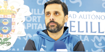 El primer entrenador Alejandro Alcoba, en la rueda de prensa.