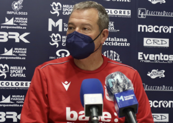 EL técnico de la UD Melilla, en la rueda de prensa oficial del club.