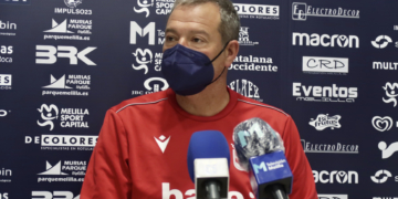EL técnico de la UD Melilla, en la rueda de prensa oficial del club.
