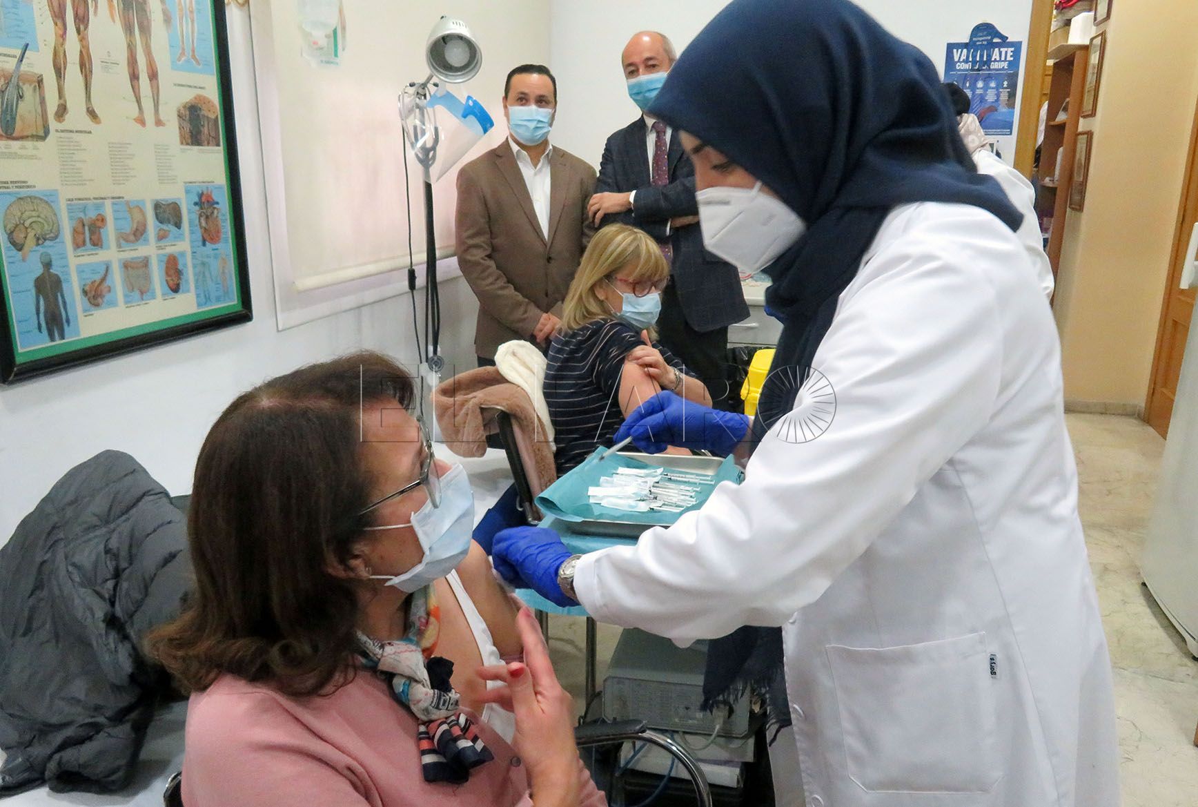 CCOO dice que Salud Pública dejará de vacunar al personal sanitario y Mohamed Mohand niega esta información