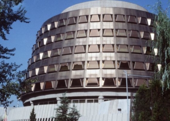 Imagen del Tribunal Constitucional donde, en la mañana de ayer martes, la Sala Segunda rechazaba el recurso de amparo interpuesto por dieciséis presidentes territoriales.