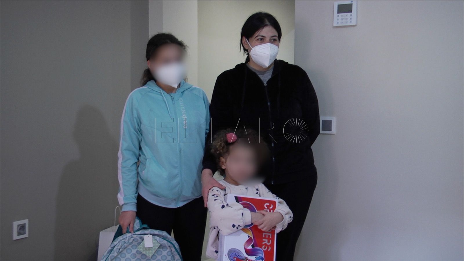Dunia y sus hijas consiguen un nuevo hogar gracias a la solidaridad de sus compañeros