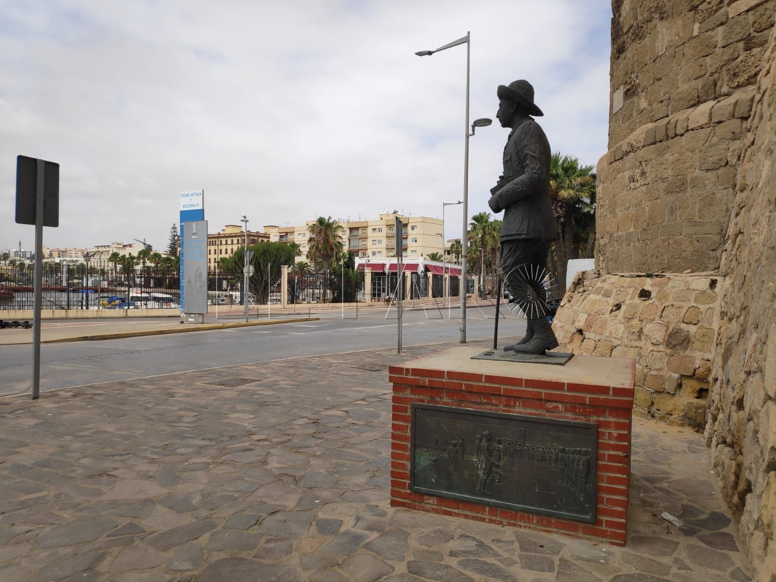 Podemos exige continuar con la retirada de elementos franquistas