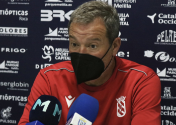 El técnico melillense, en la rueda de prensa oficial del club.