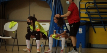 Durante los partidos, ‘Luny’ no deja de trabajar y es consciente de la importancia de que las jugadoras se recuperen pronto y la fatiga sea menor.
