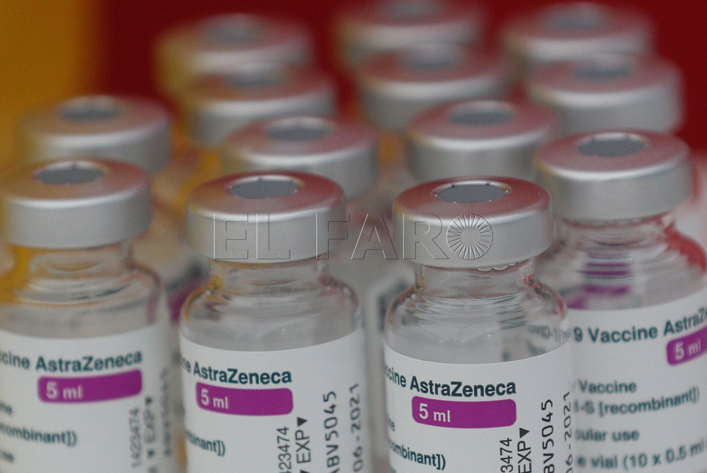 España suspende 15 días la administración de la vacuna de AstraZeneca