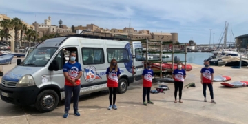 Componentes del Real Club Marítimo de Melilla, que estarán en aguas alicantinas.